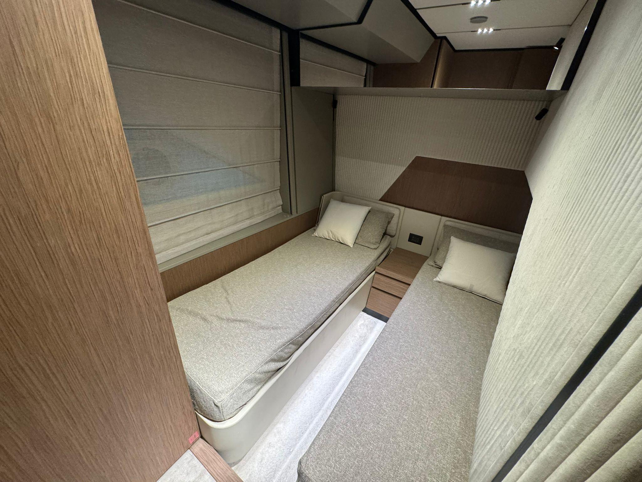 2021 FERRETTI YACHTS 720 